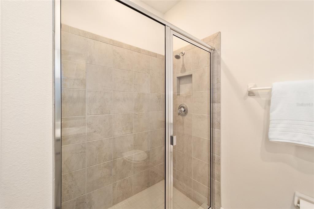 Activo con contrato: $299,500 (2 camas, 2 baños, 1571 Pies cuadrados)