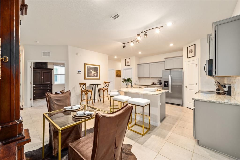 Activo con contrato: $299,500 (2 camas, 2 baños, 1571 Pies cuadrados)