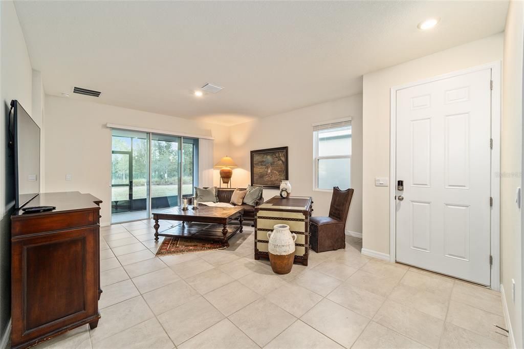 Activo con contrato: $299,500 (2 camas, 2 baños, 1571 Pies cuadrados)