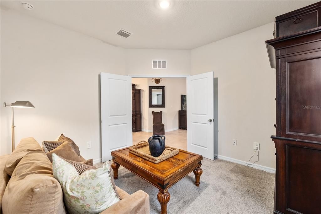 Activo con contrato: $299,500 (2 camas, 2 baños, 1571 Pies cuadrados)