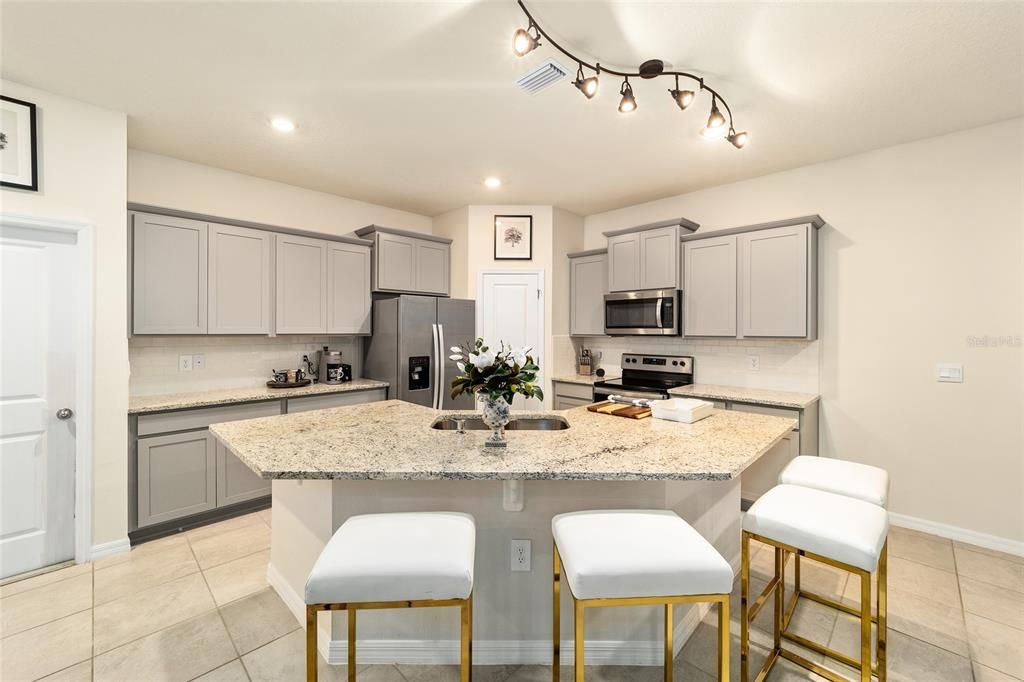 Activo con contrato: $299,500 (2 camas, 2 baños, 1571 Pies cuadrados)