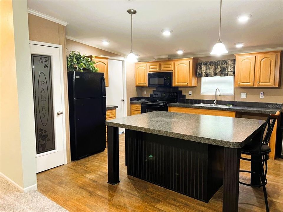 待售: $195,000 (3 贝兹, 2 浴室, 1350 平方英尺)