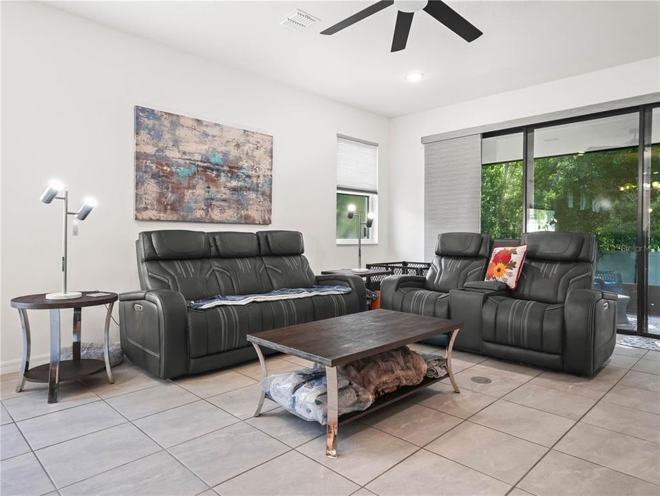 На продажу: $350,000 (3 спален, 2 ванн, 1584 Квадратных фут)