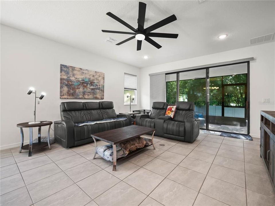 На продажу: $350,000 (3 спален, 2 ванн, 1584 Квадратных фут)