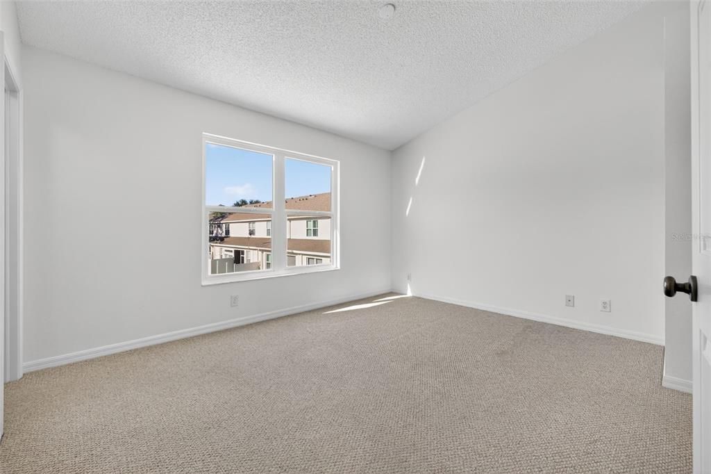 合同活跃: $339,900 (3 贝兹, 2 浴室, 1343 平方英尺)