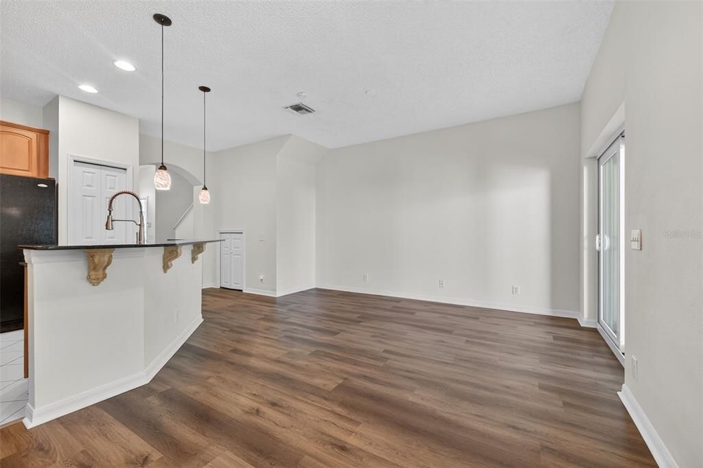 合同活跃: $339,900 (3 贝兹, 2 浴室, 1343 平方英尺)