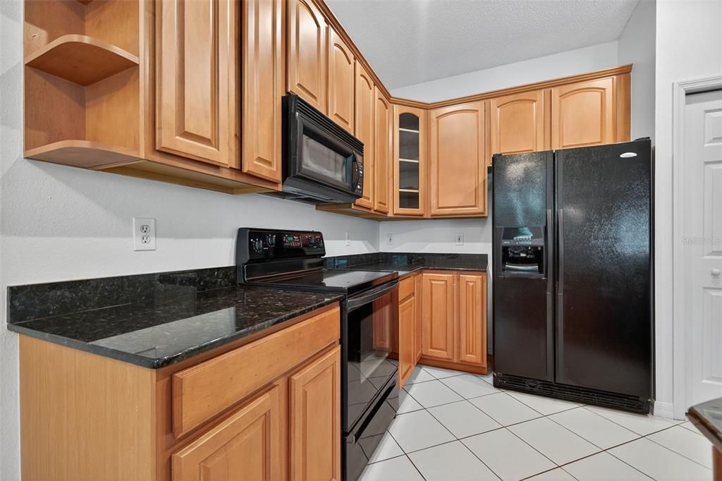 合同活跃: $339,900 (3 贝兹, 2 浴室, 1343 平方英尺)