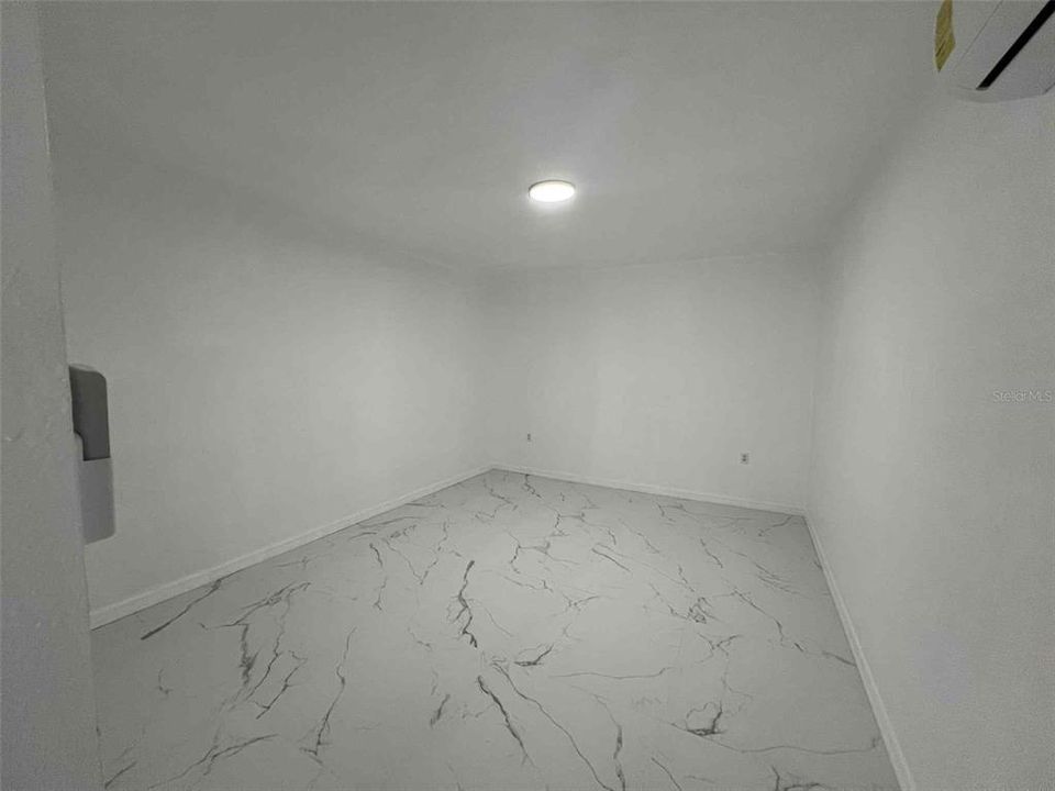 Active With Contract: $1,700 (3 beds, 2 baths, 1860 Square Feet)