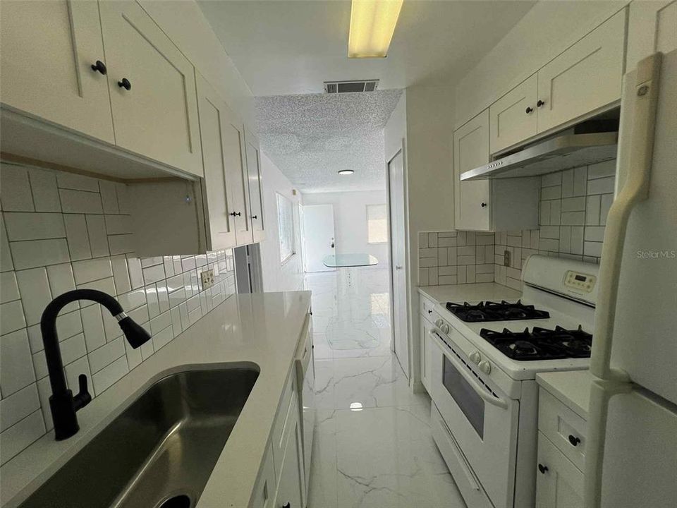 Active With Contract: $1,700 (3 beds, 2 baths, 1860 Square Feet)