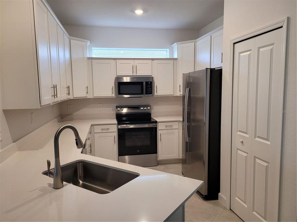 For Rent: $1,800 (2 beds, 2 baths, 1564 Square Feet)