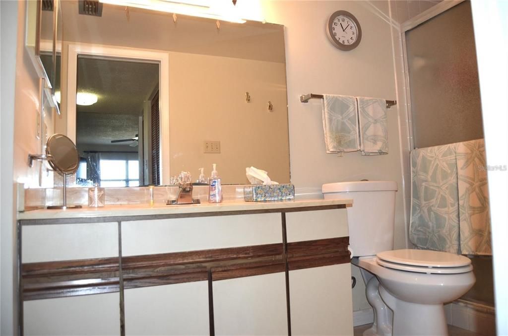 Active With Contract: $230,000 (2 beds, 2 baths, 1280 Square Feet)