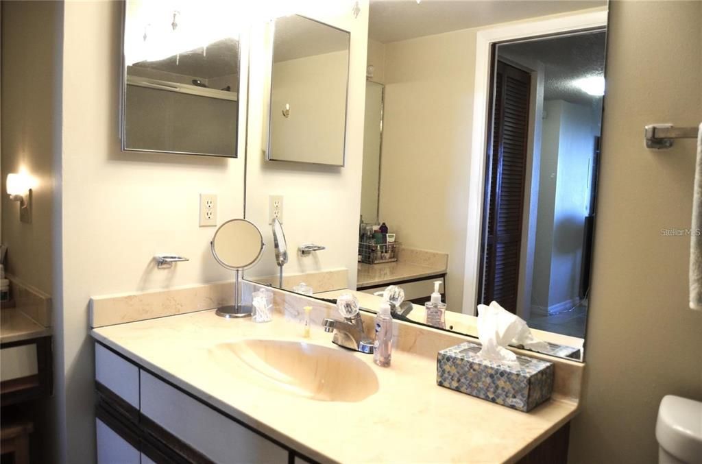 Active With Contract: $230,000 (2 beds, 2 baths, 1280 Square Feet)