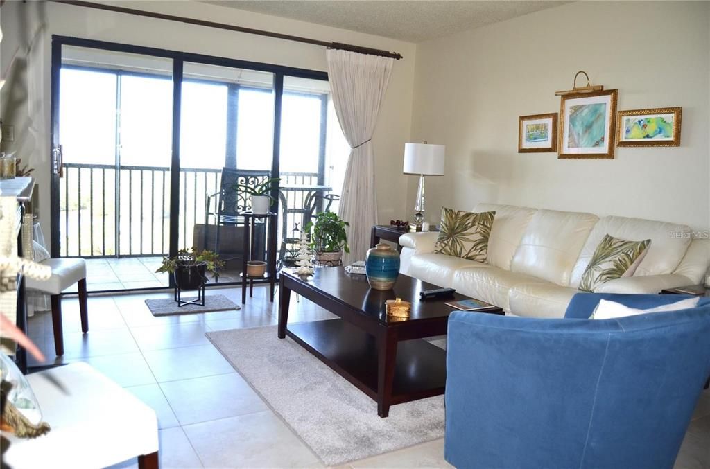 Active With Contract: $230,000 (2 beds, 2 baths, 1280 Square Feet)