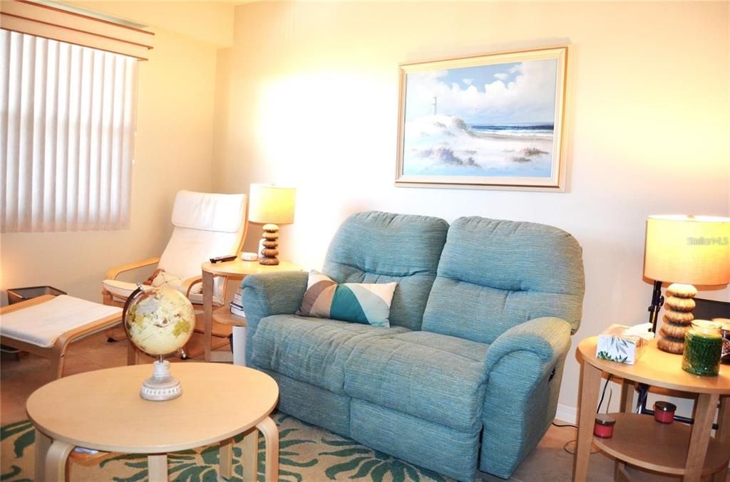 Active With Contract: $230,000 (2 beds, 2 baths, 1280 Square Feet)