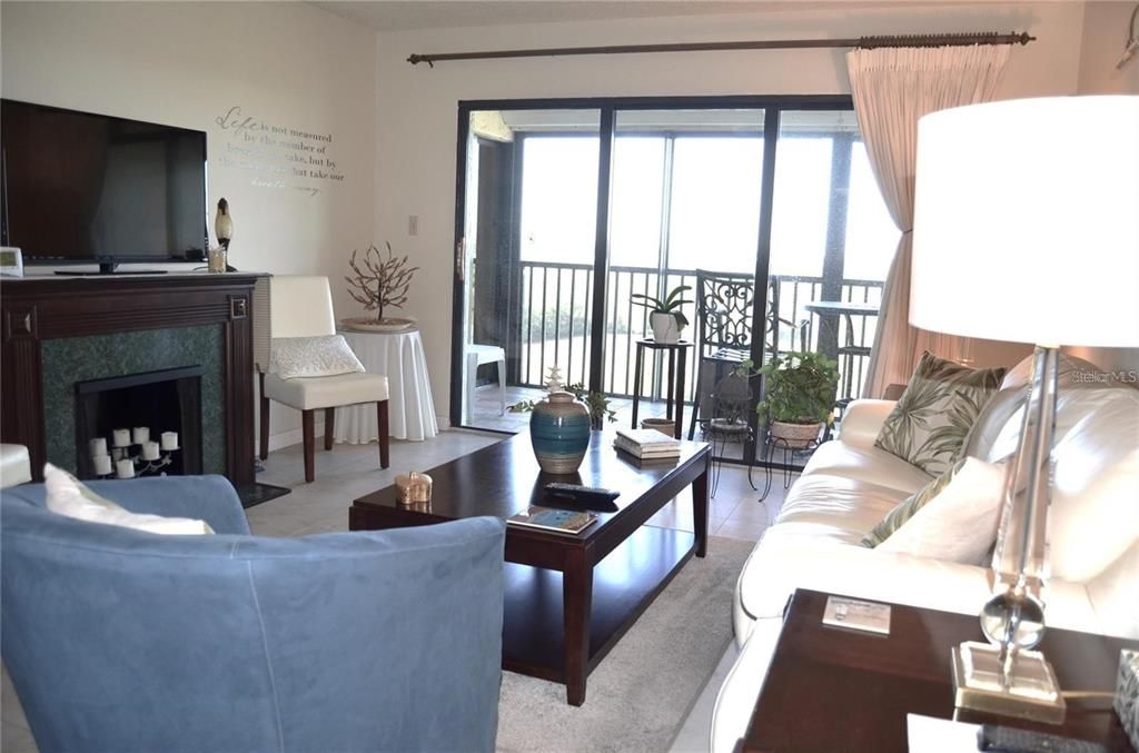 Active With Contract: $230,000 (2 beds, 2 baths, 1280 Square Feet)