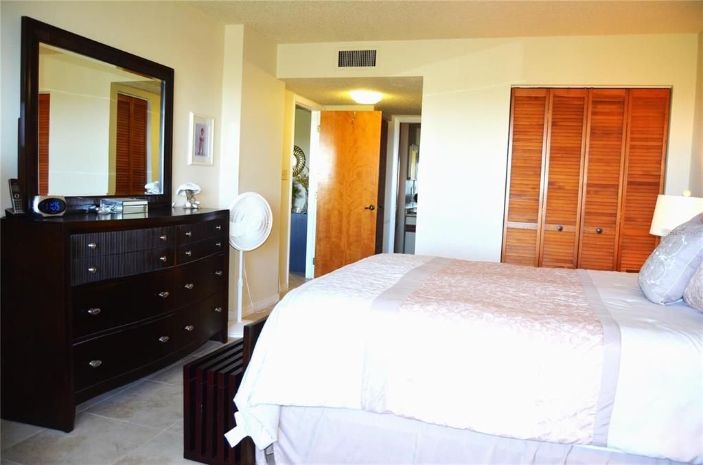 Active With Contract: $230,000 (2 beds, 2 baths, 1280 Square Feet)