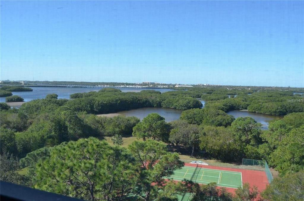 Active With Contract: $230,000 (2 beds, 2 baths, 1280 Square Feet)