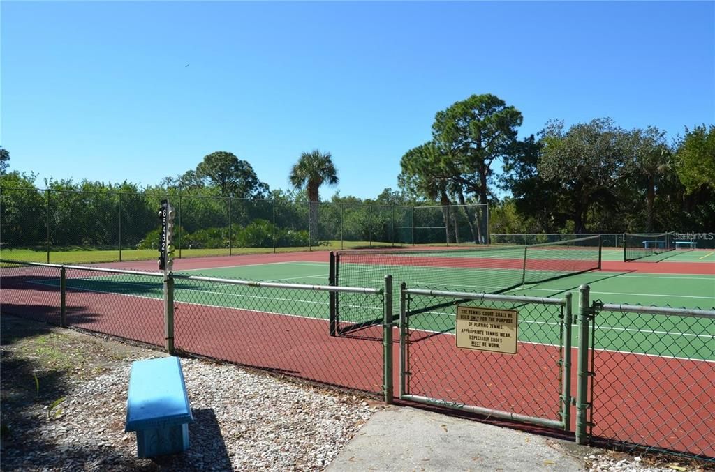 Active With Contract: $230,000 (2 beds, 2 baths, 1280 Square Feet)