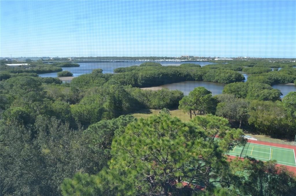 Active With Contract: $230,000 (2 beds, 2 baths, 1280 Square Feet)