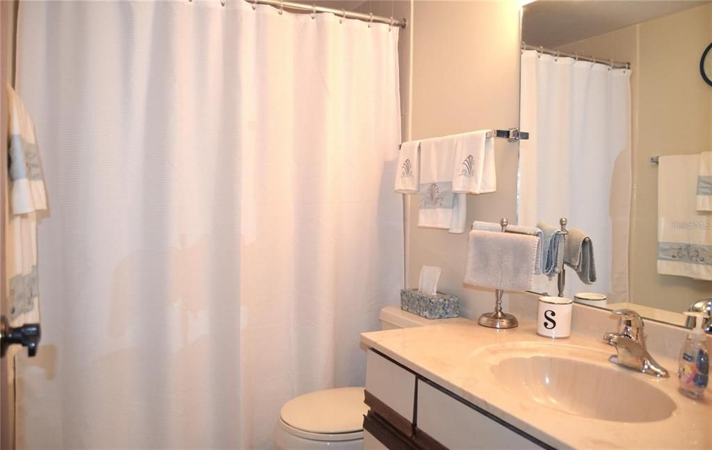 Active With Contract: $230,000 (2 beds, 2 baths, 1280 Square Feet)