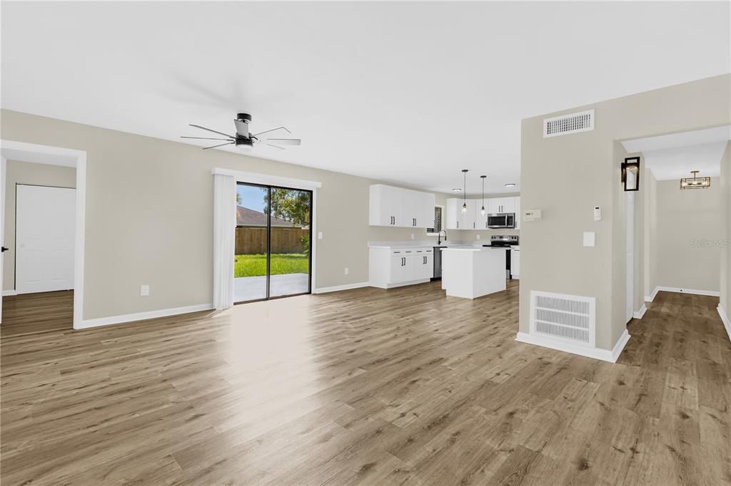 For Sale: $302,900 (4 beds, 2 baths, 1352 Square Feet)