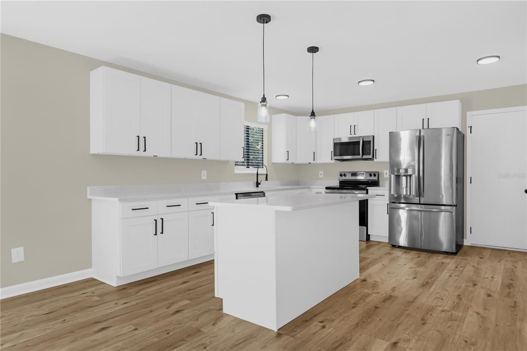 For Sale: $302,900 (4 beds, 2 baths, 1352 Square Feet)