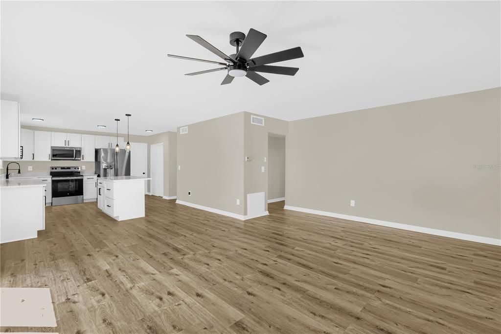 For Sale: $302,900 (4 beds, 2 baths, 1352 Square Feet)