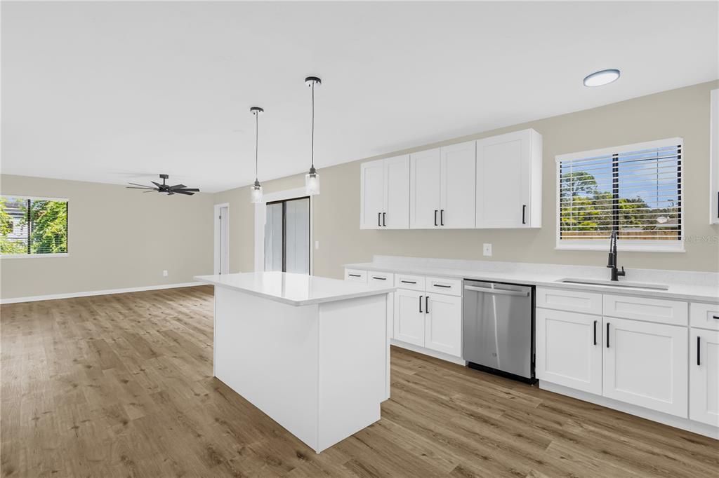 For Sale: $302,900 (4 beds, 2 baths, 1352 Square Feet)