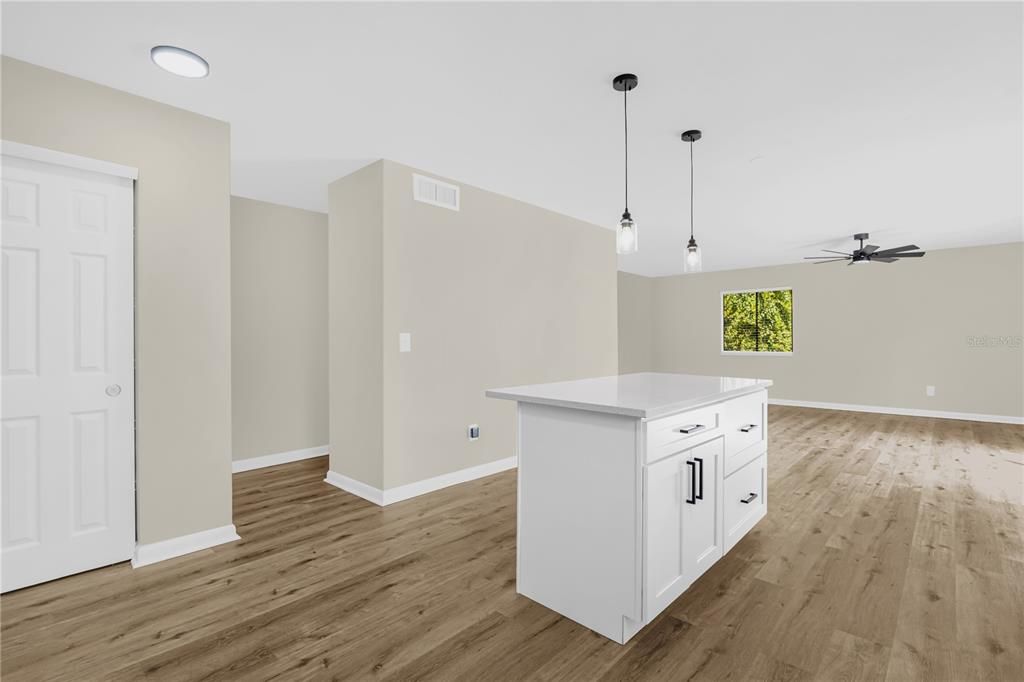 For Sale: $302,900 (4 beds, 2 baths, 1352 Square Feet)