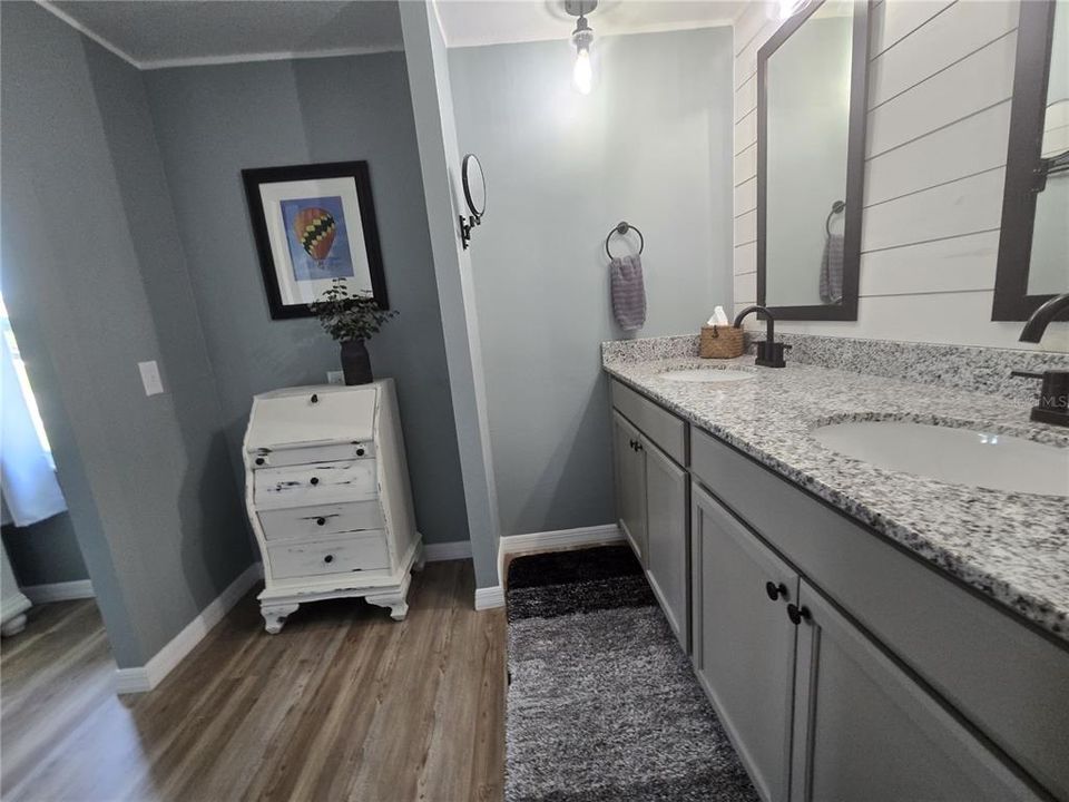 For Sale: $279,900 (2 beds, 2 baths, 1426 Square Feet)