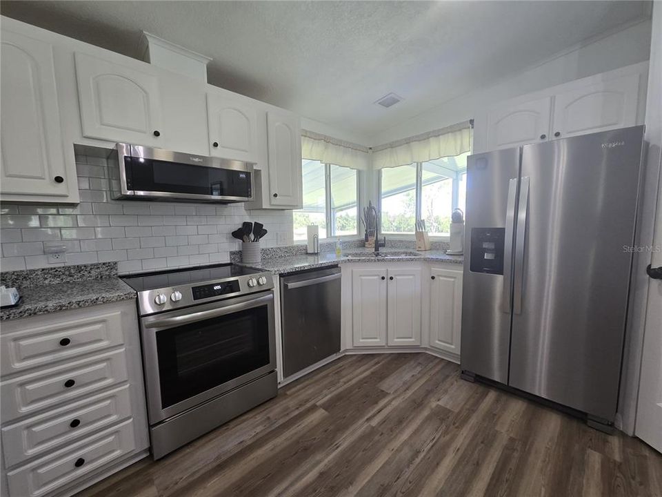 For Sale: $279,900 (2 beds, 2 baths, 1426 Square Feet)