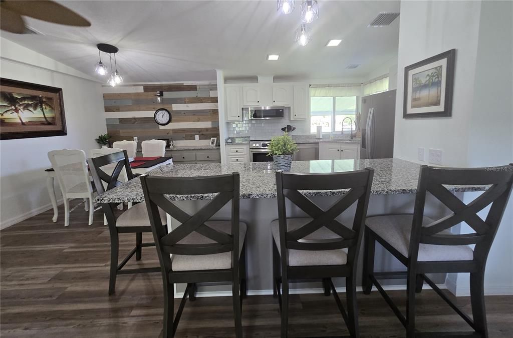 For Sale: $279,900 (2 beds, 2 baths, 1426 Square Feet)