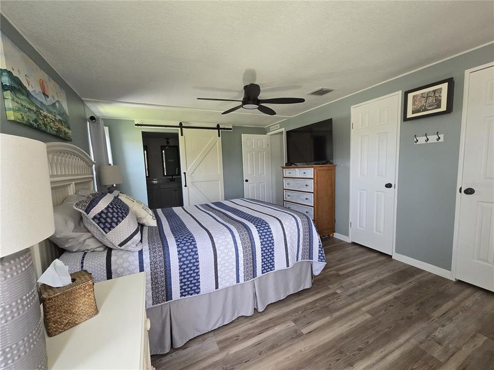 For Sale: $279,900 (2 beds, 2 baths, 1426 Square Feet)