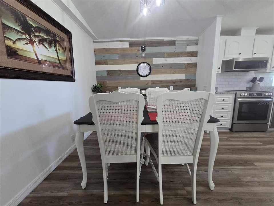 For Sale: $279,900 (2 beds, 2 baths, 1426 Square Feet)