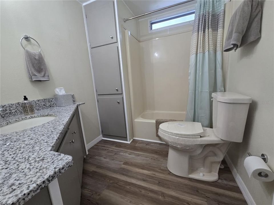 For Sale: $279,900 (2 beds, 2 baths, 1426 Square Feet)