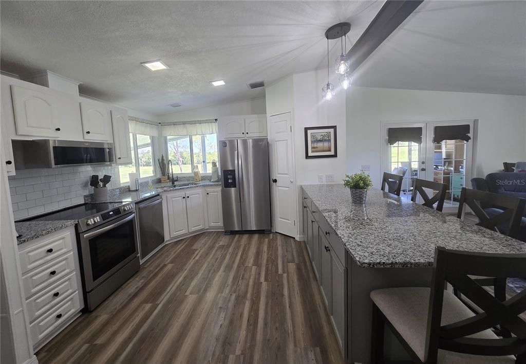 For Sale: $279,900 (2 beds, 2 baths, 1426 Square Feet)