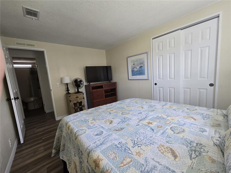 For Sale: $279,900 (2 beds, 2 baths, 1426 Square Feet)