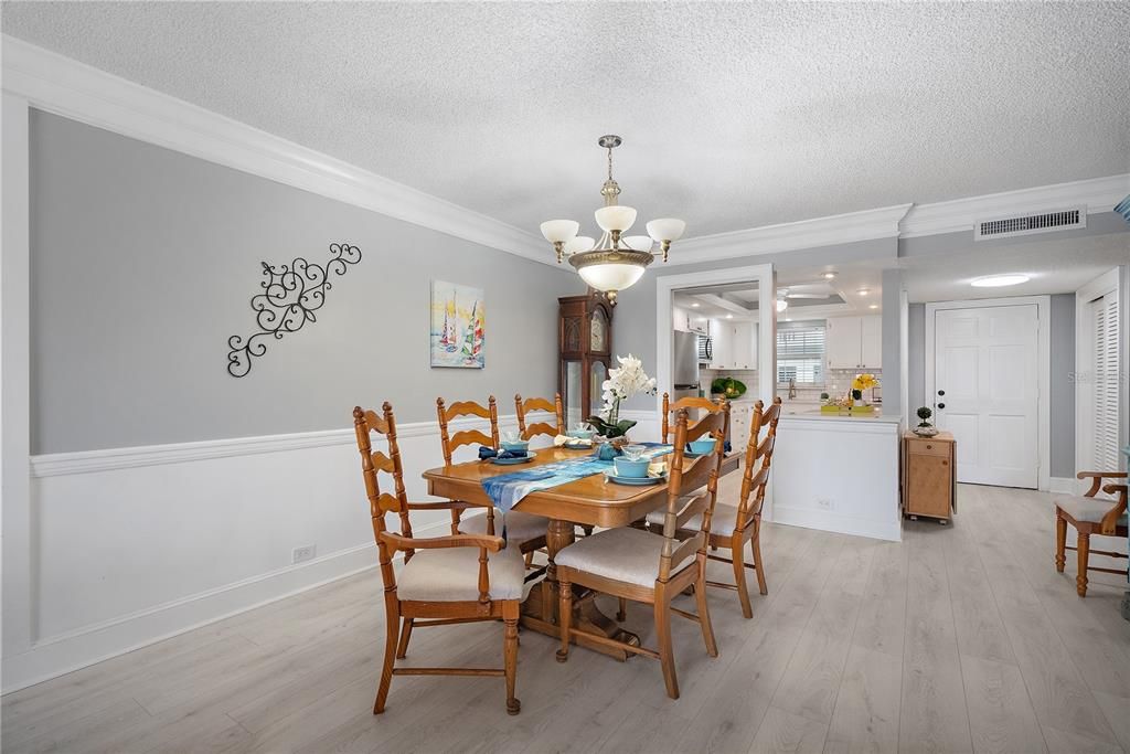 En Venta: $296,000 (2 camas, 2 baños, 1300 Pies cuadrados)