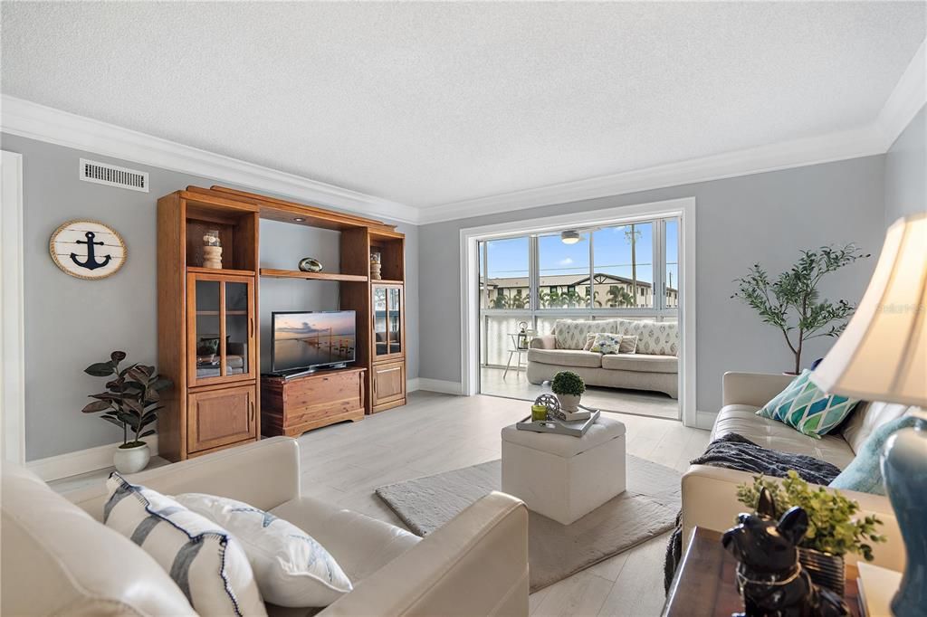 En Venta: $296,000 (2 camas, 2 baños, 1300 Pies cuadrados)