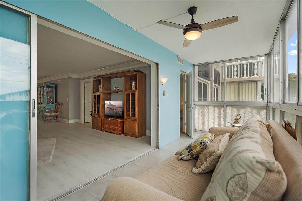 En Venta: $296,000 (2 camas, 2 baños, 1300 Pies cuadrados)