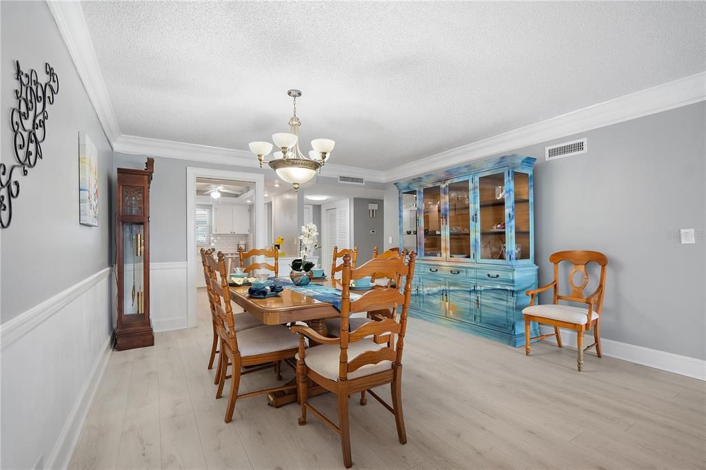 En Venta: $296,000 (2 camas, 2 baños, 1300 Pies cuadrados)