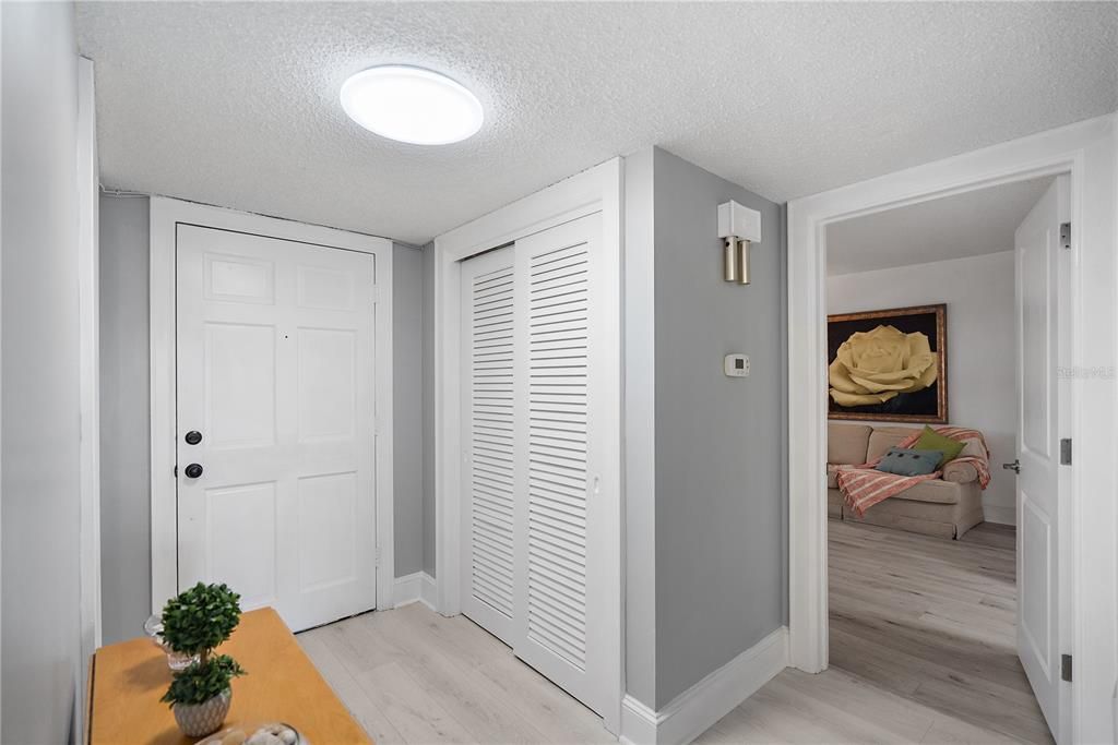 En Venta: $296,000 (2 camas, 2 baños, 1300 Pies cuadrados)