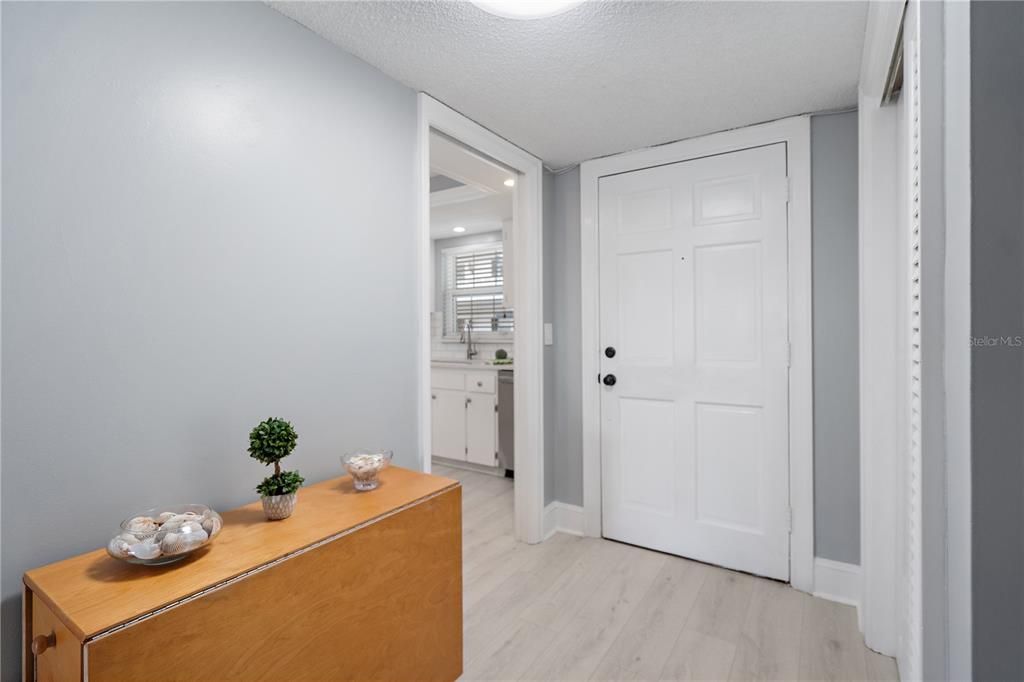 En Venta: $296,000 (2 camas, 2 baños, 1300 Pies cuadrados)