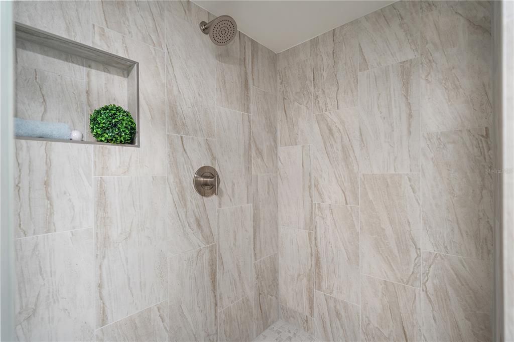 En Venta: $296,000 (2 camas, 2 baños, 1300 Pies cuadrados)