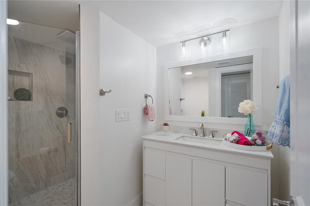 En Venta: $296,000 (2 camas, 2 baños, 1300 Pies cuadrados)