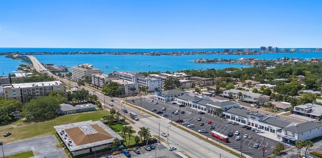 En Venta: $296,000 (2 camas, 2 baños, 1300 Pies cuadrados)