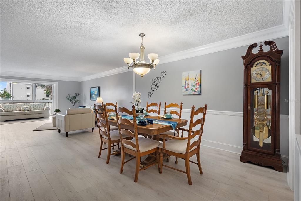 En Venta: $296,000 (2 camas, 2 baños, 1300 Pies cuadrados)