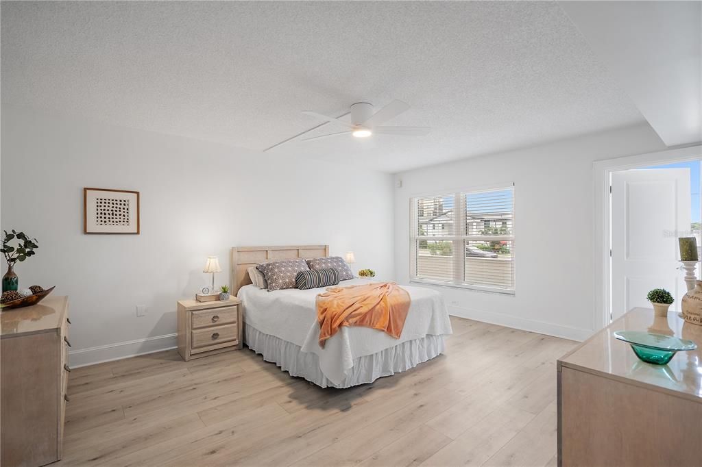 En Venta: $296,000 (2 camas, 2 baños, 1300 Pies cuadrados)