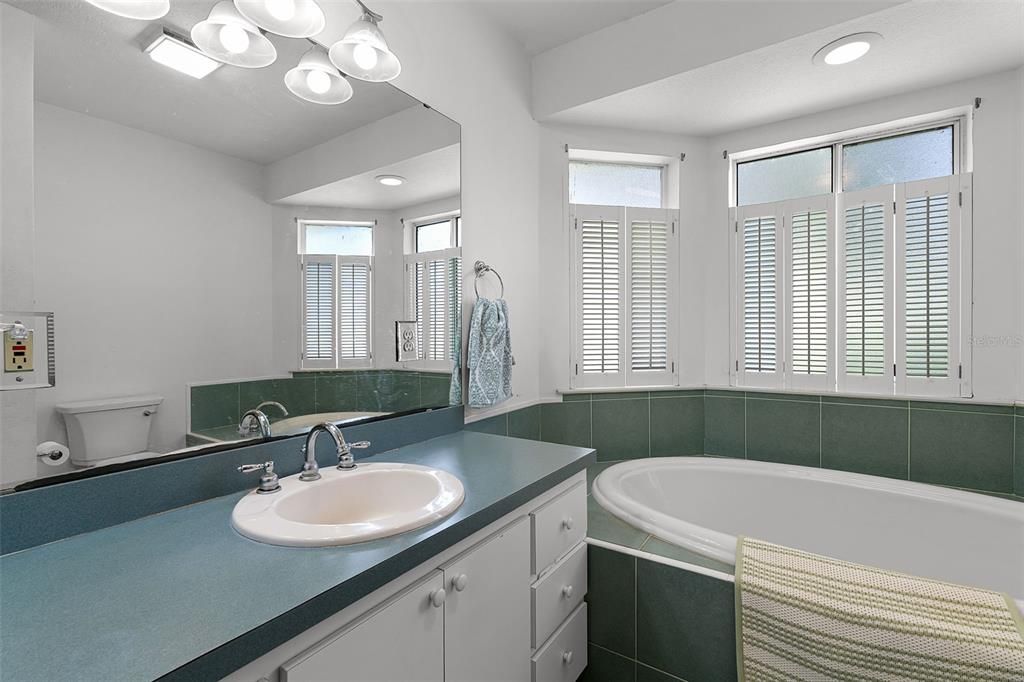 待售: $700,000 (3 贝兹, 2 浴室, 2394 平方英尺)