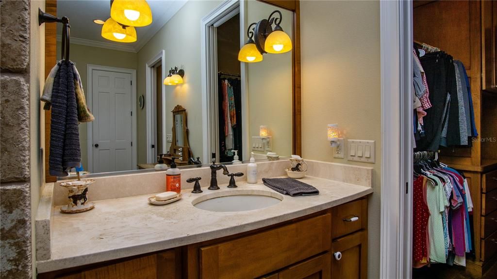 En Venta: $2,599,000 (5 camas, 4 baños, 4871 Pies cuadrados)